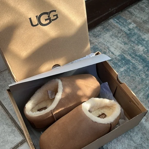 UGG pumped slide for women
Size 7 US - Picture 5 of 6